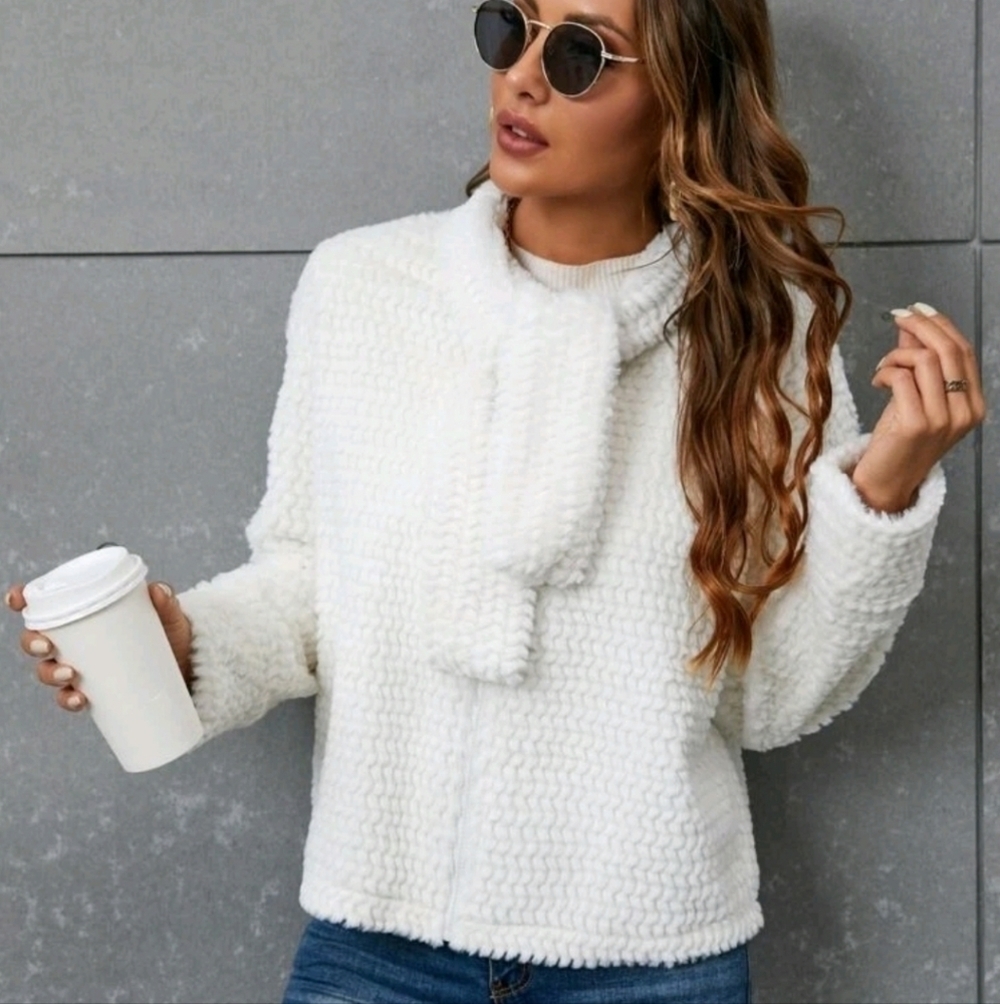 SHEIN Solid Zip Up Teddy Jacket Ladies Furry White Casual Fuzzy Small